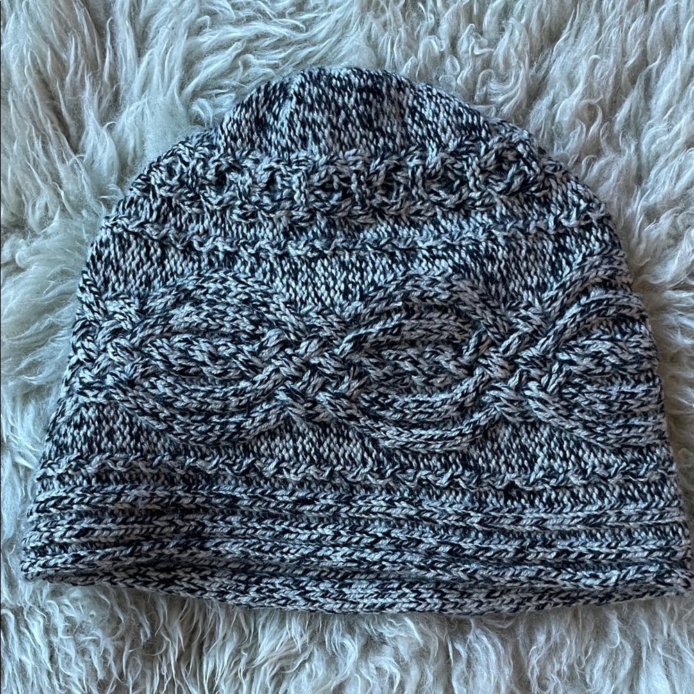 Kinross Black and White Cashmere Blend Beanie